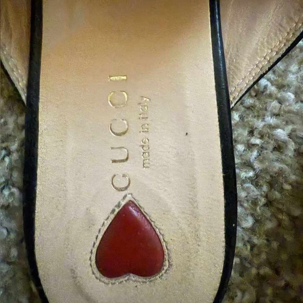 Gucci Beige and Red Heart Sandals - Picture 6 of 6